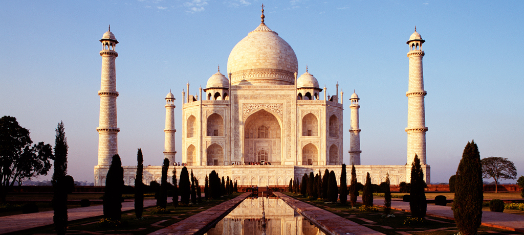 Photograph of the Taj Mahal during golden hour