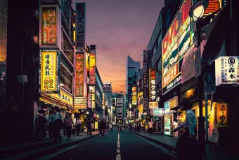 Photograph of a Japanese street at night, taken by photographer Aleksander Pasaric