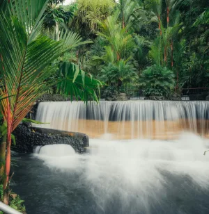 Photo of a short tropical waterfall, taken by photographer Osmany Mederos